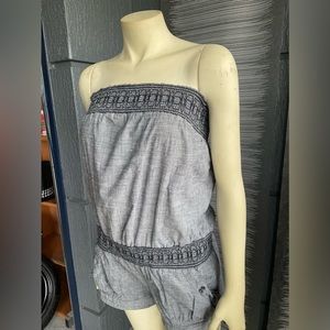 A cute black and white grayish romper. Perfect for a picnic.